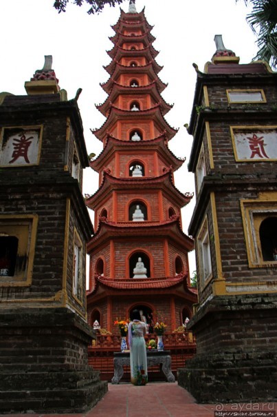 Пагода Чан Куок — место сколь живописное, столь и скорбное