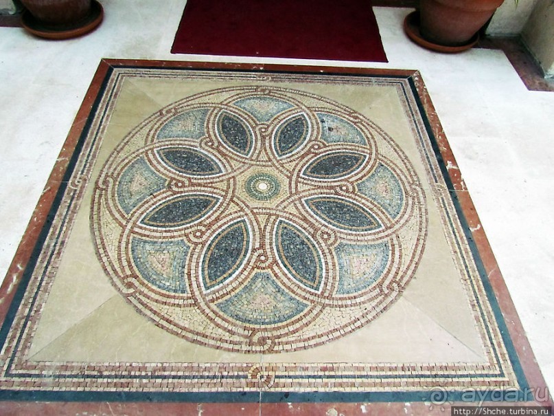 Соборная православная церковь в городском парке в Требинье