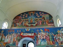 Соборная православная церковь в городском парке в Требинье