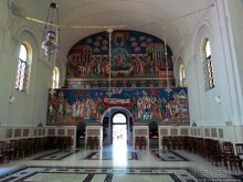 Соборная православная церковь в городском парке в Требинье