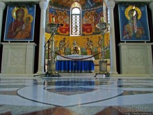 Соборная православная церковь в городском парке в Требинье