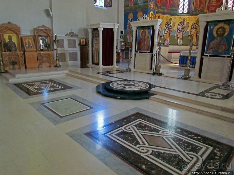 Соборная православная церковь в городском парке в Требинье