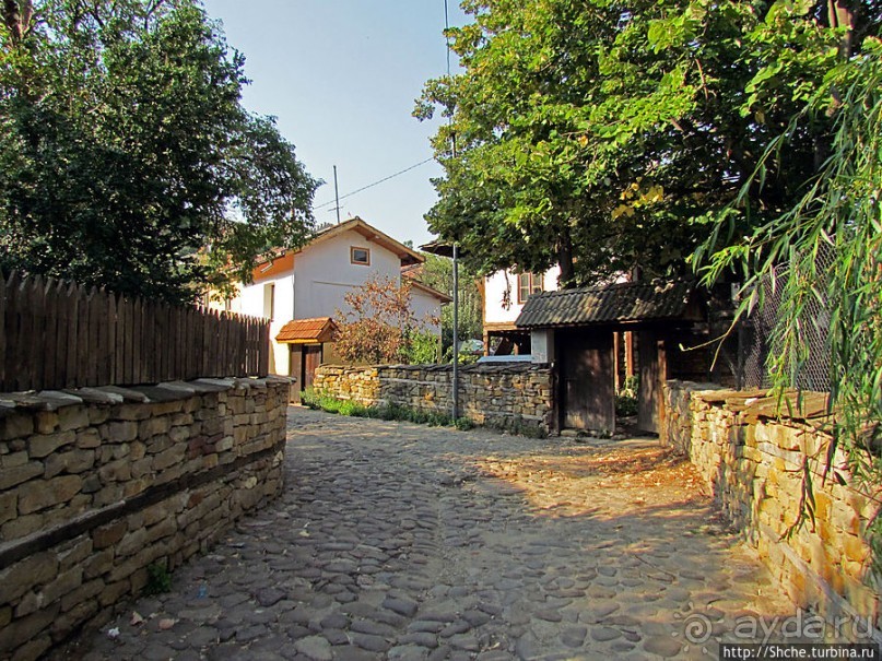 Улочки меж каменных оград. Этнографический комплекс "Вароша"