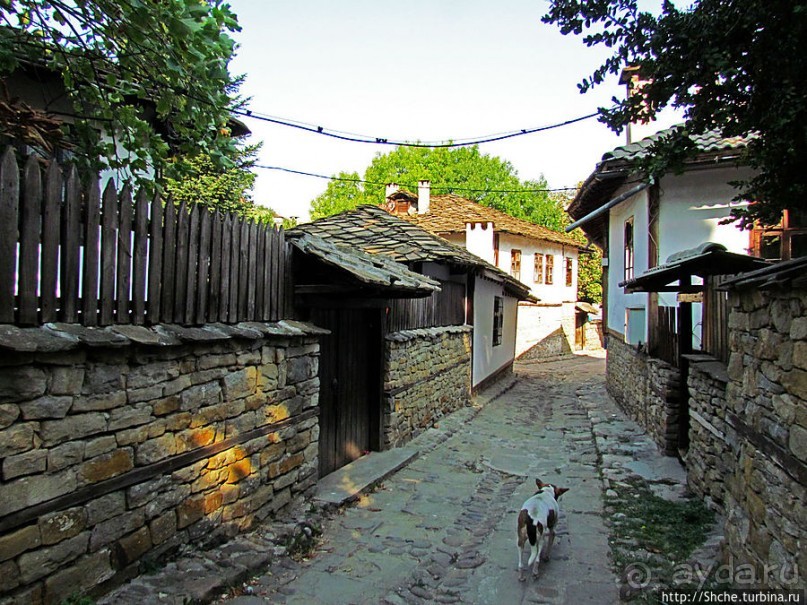 Улочки меж каменных оград. Этнографический комплекс "Вароша"