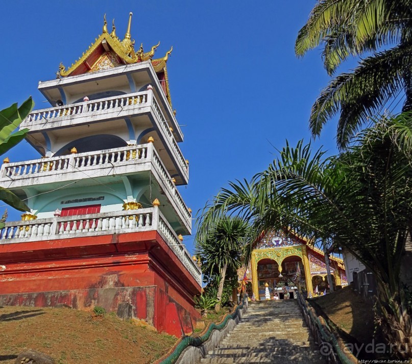 Буддистский монастырь на горе Змея в Хуэйсае