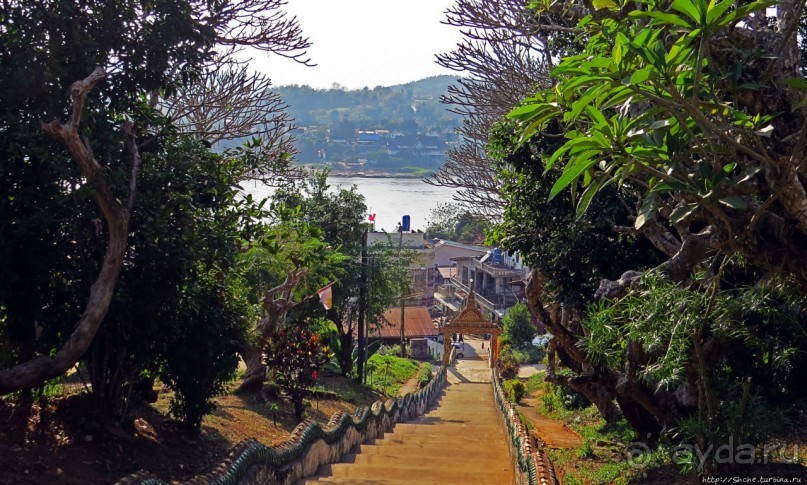 Буддистский монастырь на горе Змея в Хуэйсае