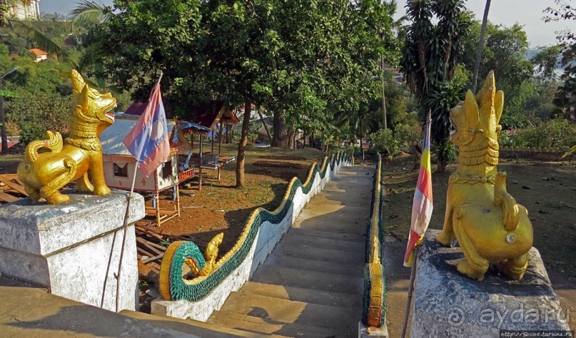 Буддистский монастырь на горе Змея в Хуэйсае