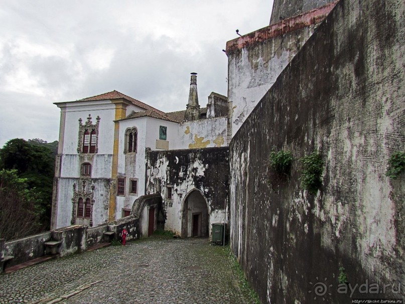 Королевский дворец! Обязан бы соответствовать своему имени