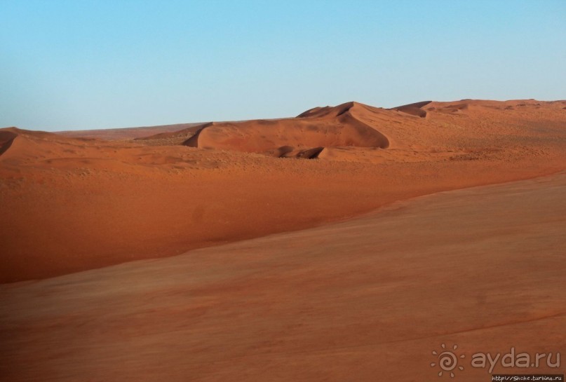 Под крылом самолета о чем-то поет песчаное море Намиб