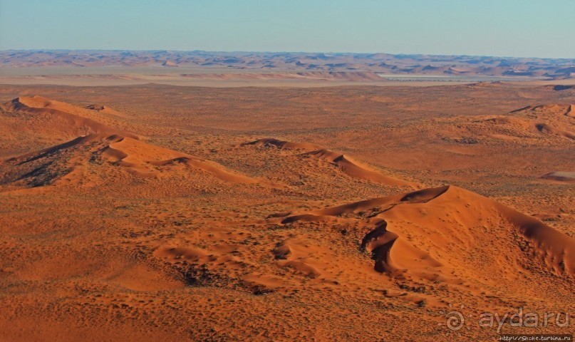 Под крылом самолета о чем-то поет песчаное море Намиб