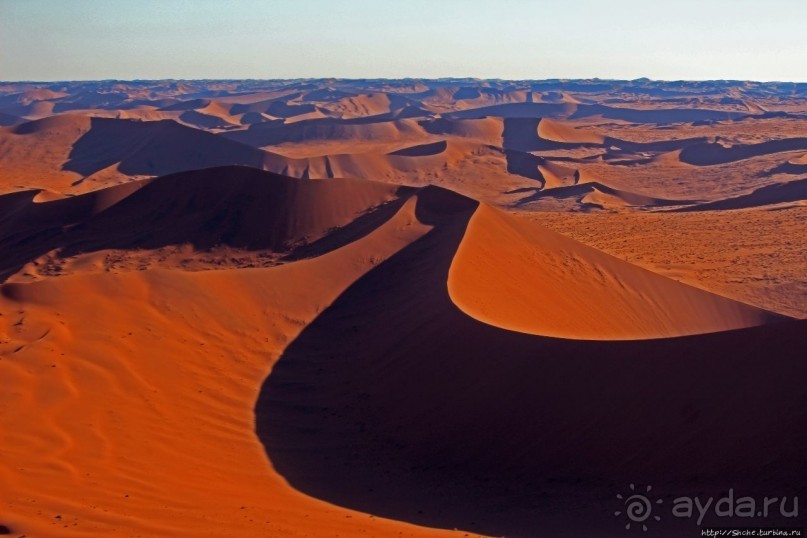 Под крылом самолета о чем-то поет песчаное море Намиб