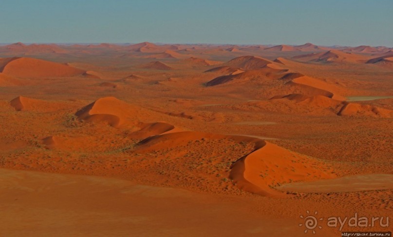 Под крылом самолета о чем-то поет песчаное море Намиб