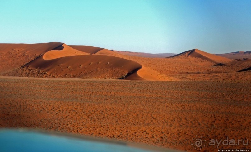 Под крылом самолета о чем-то поет песчаное море Намиб
