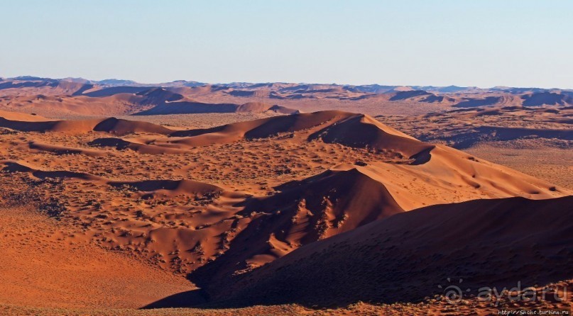 Под крылом самолета о чем-то поет песчаное море Намиб