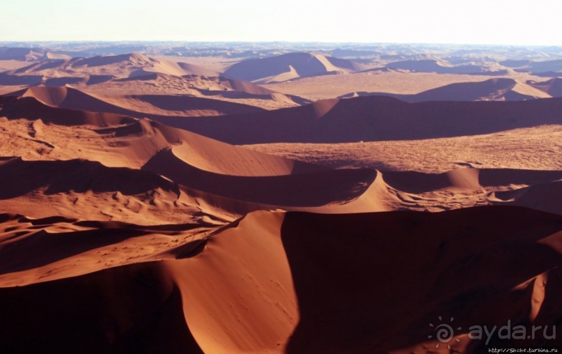 Под крылом самолета о чем-то поет песчаное море Намиб