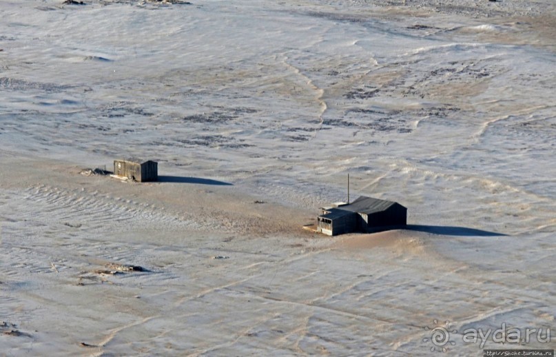 Под крылом самолета о чем-то поет песчаное море Намиб