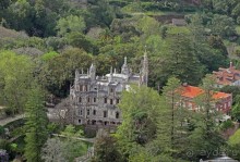 Другие прекрасные здания... на прилегающих горных склонах