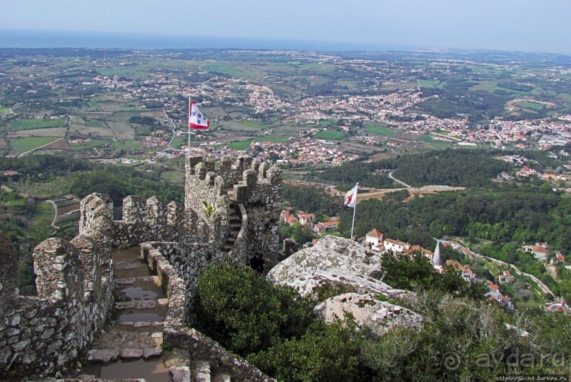 Другие прекрасные здания... на прилегающих горных склонах