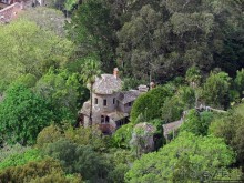 Другие прекрасные здания... на прилегающих горных склонах