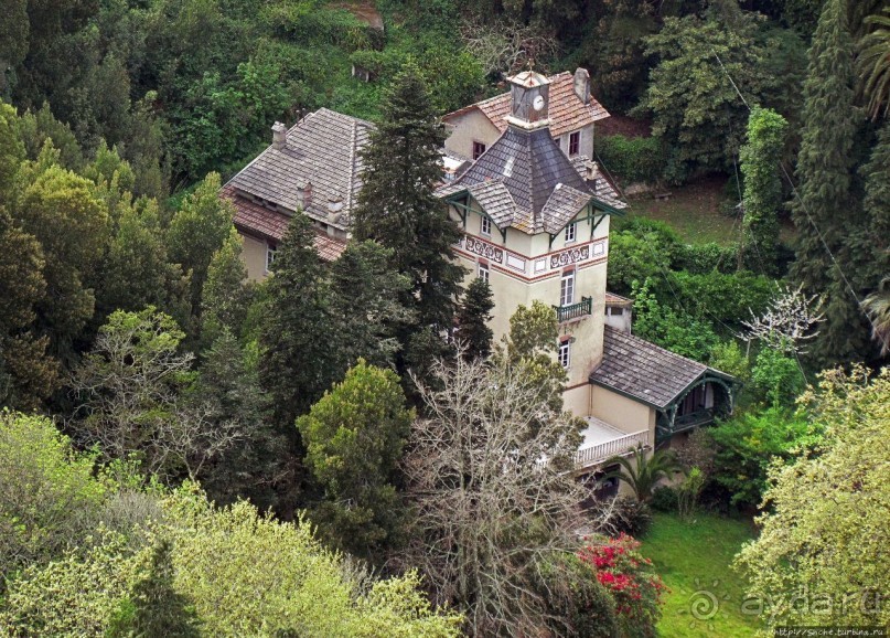 Другие прекрасные здания... на прилегающих горных склонах