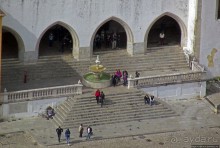 Другие прекрасные здания... на прилегающих горных склонах