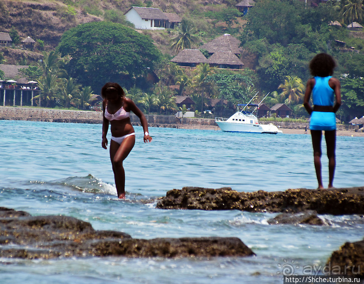 "Девки в озере купались..."
