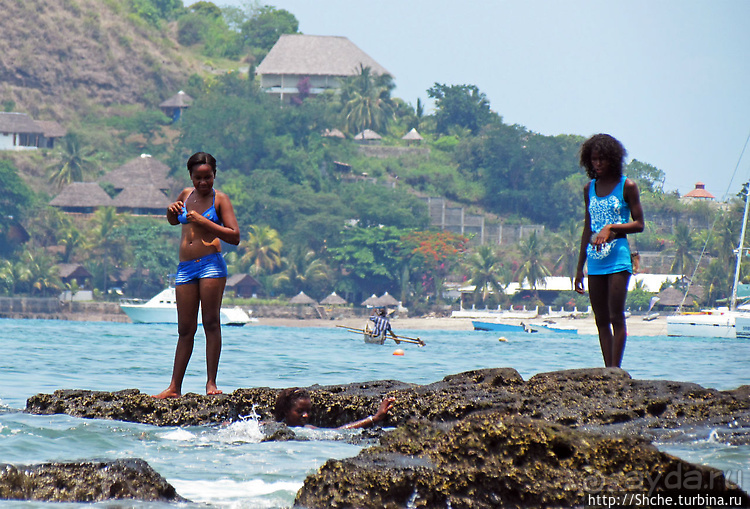 "Девки в озере купались..."