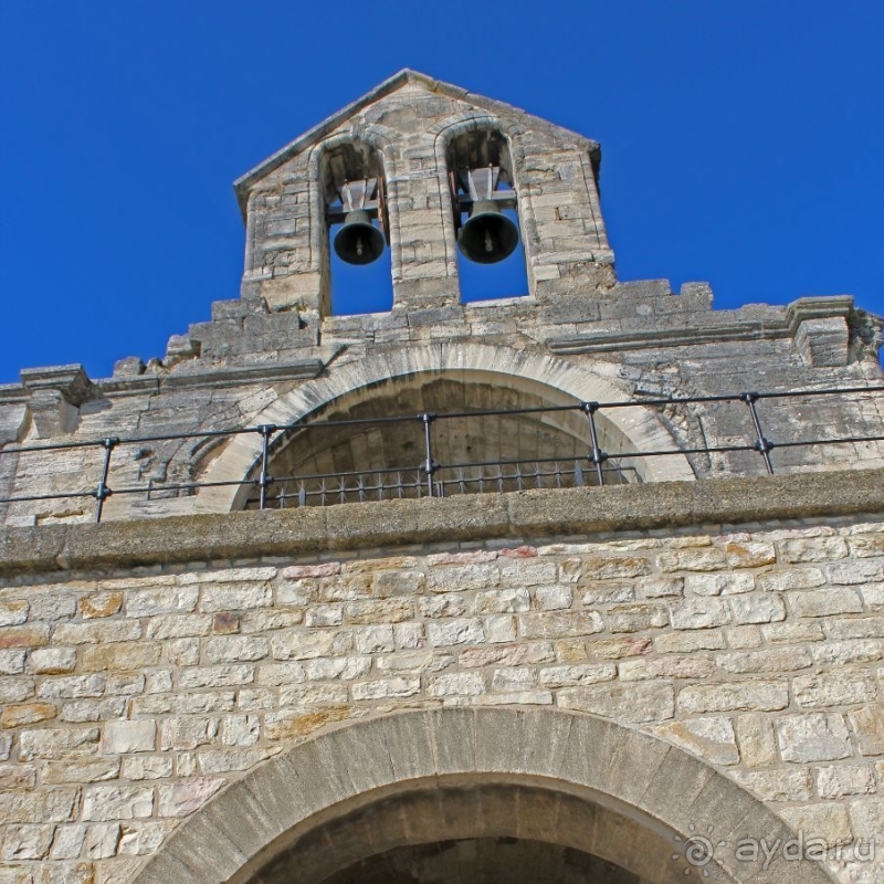 "Sur le pont d'Avignon" — на мосту Авиньона, мы танцуем