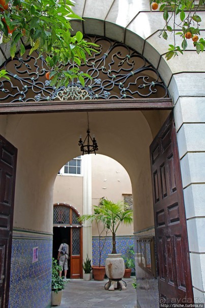 Кафедальный собор Св. Марии Коронованный как зеркало истории