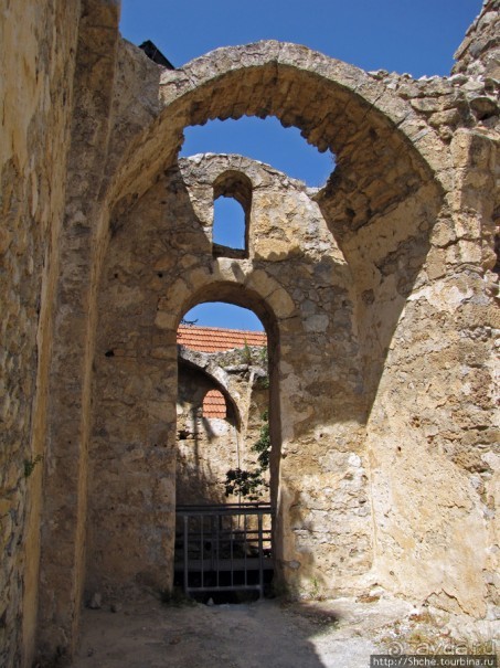 Замок Святого Иллариона- самая сохранившаяся крепость Кипра