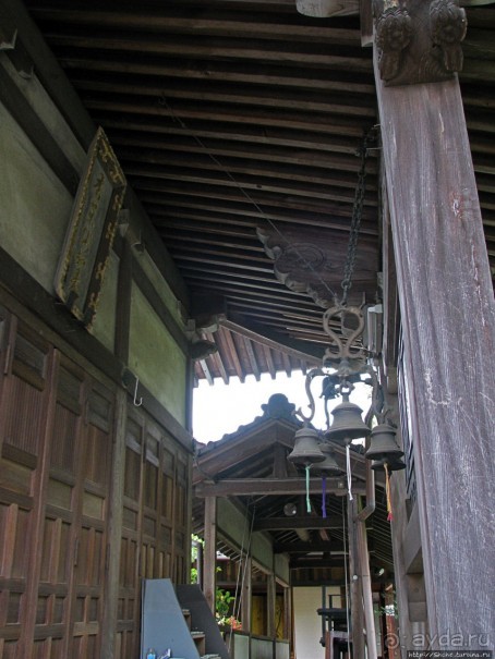 Еще один древний (8 век) храм медицины в Наре