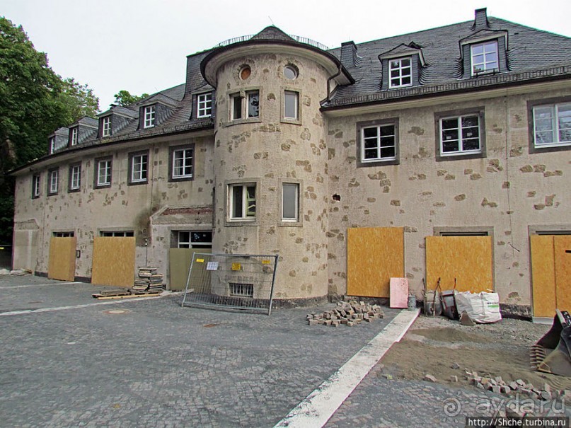 Руины замка Драхенфельс на вершине Скалы Дракона Drachenfels