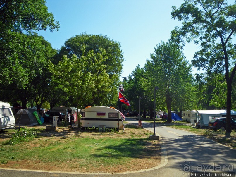 Комфортабельный автокемпинг-отель в уединенном заливе