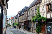 Бурж — любопытные факты на фоне старинных улиц