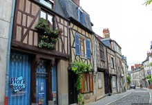 Бурж — любопытные факты на фоне старинных улиц