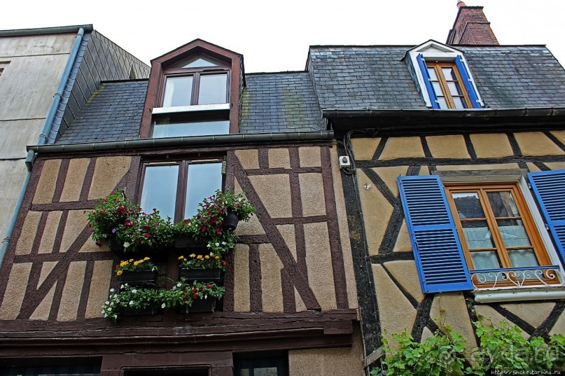 Бурж — любопытные факты на фоне старинных улиц