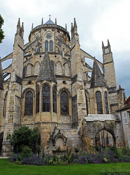 Бурж — любопытные факты на фоне старинных улиц