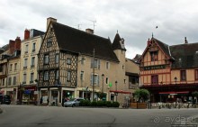 Бурж — любопытные факты на фоне старинных улиц