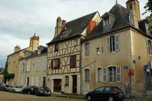 Бурж — любопытные факты на фоне старинных улиц