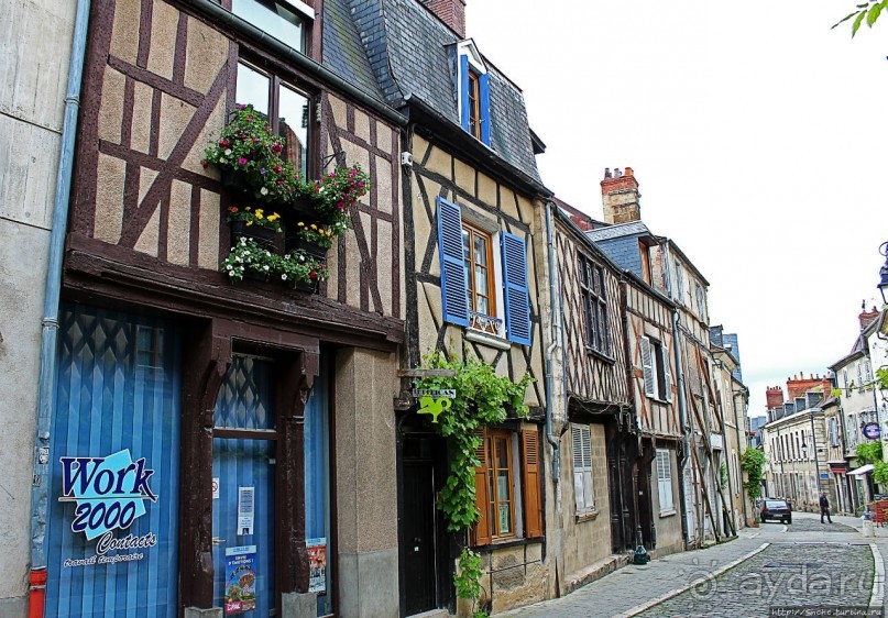 Бурж — любопытные факты на фоне старинных улиц