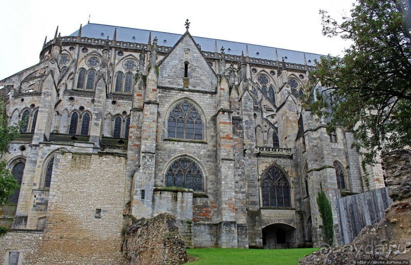 Бурж — любопытные факты на фоне старинных улиц