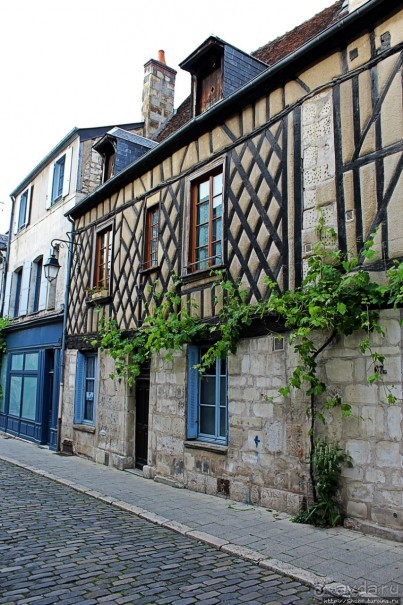 Бурж — любопытные факты на фоне старинных улиц