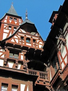 " Встречают по одежке" — внешний лоск дворца Пелеш