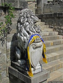 " Встречают по одежке" — внешний лоск дворца Пелеш