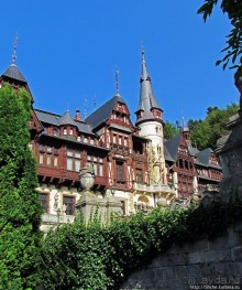 " Встречают по одежке" — внешний лоск дворца Пелеш