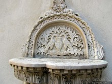 " Встречают по одежке" — внешний лоск дворца Пелеш