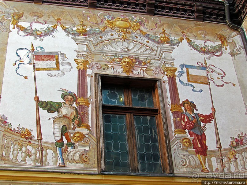 " Встречают по одежке" — внешний лоск дворца Пелеш