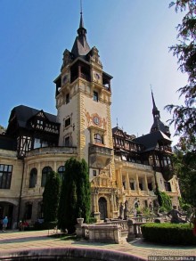 " Встречают по одежке" — внешний лоск дворца Пелеш