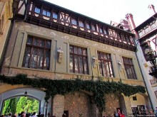 " Встречают по одежке" — внешний лоск дворца Пелеш