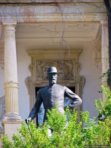 " Встречают по одежке" — внешний лоск дворца Пелеш